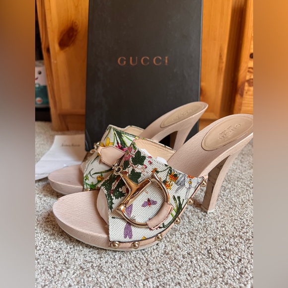 Gucci Shoes - Gucci Floral Canvas Wooden Heels Women’s Size 8 Cream Floral Print Pattern